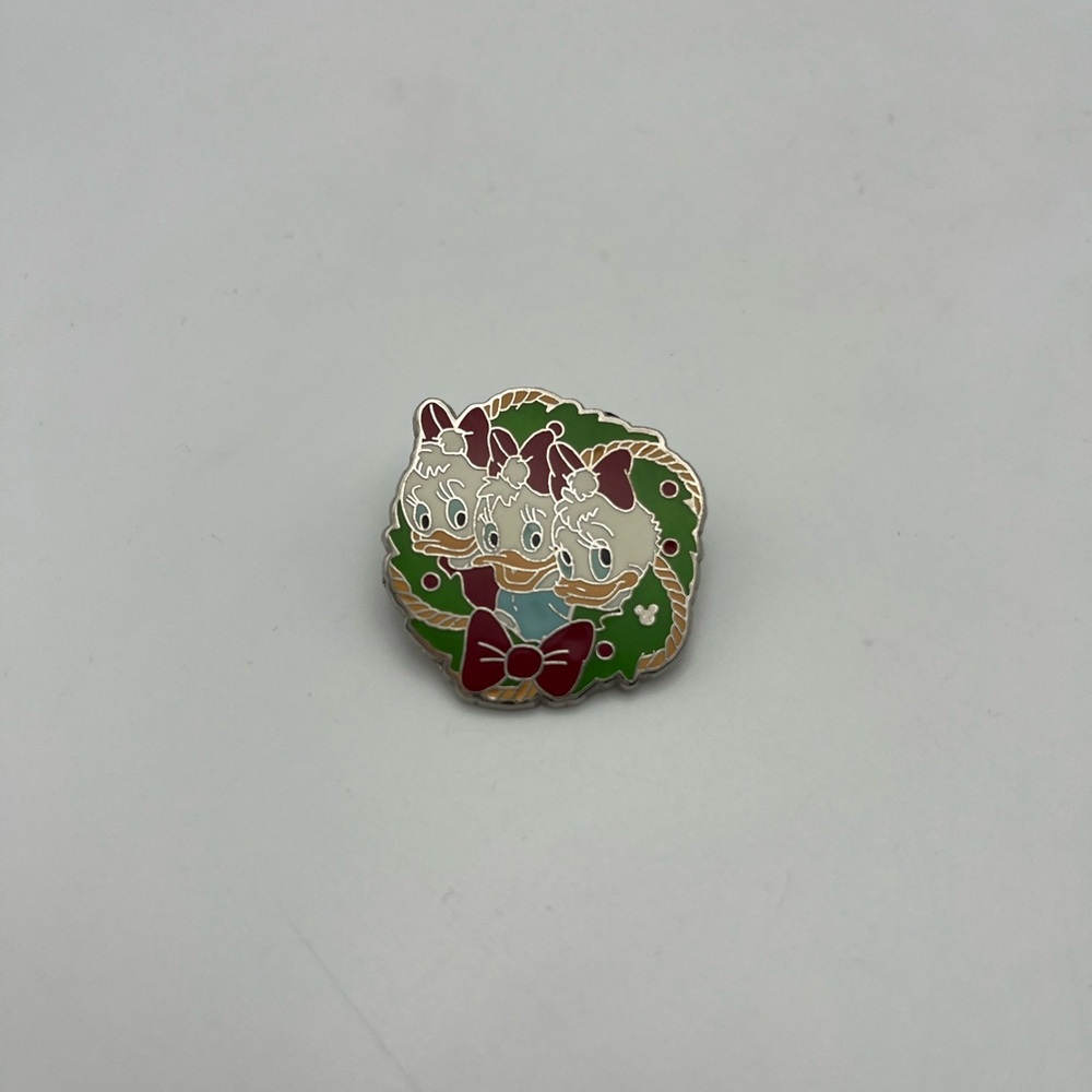 2006 Disneyland exclusive Christmas pin - Picture 2 of 4
